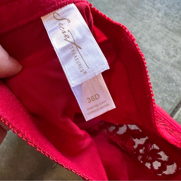 Secret Treasures Bright Red Satin and Lace Corset 
Good condition 
Size 36D - Picture 5 of 6